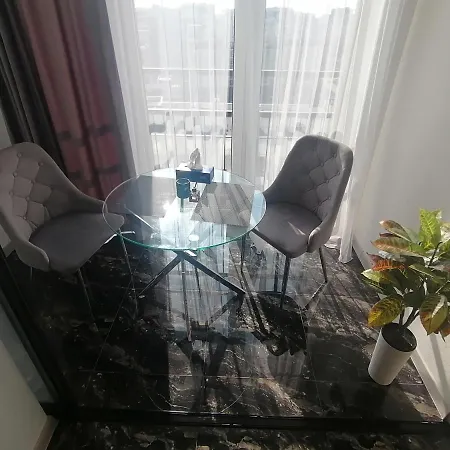 новобудова сам центр вул шевченка 60 оперний 10хв Apartment *