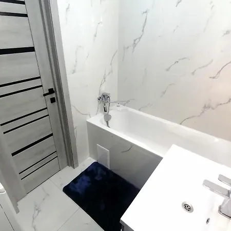 новобудова сам центр вул шевченка 60 оперний 10хв 利沃夫