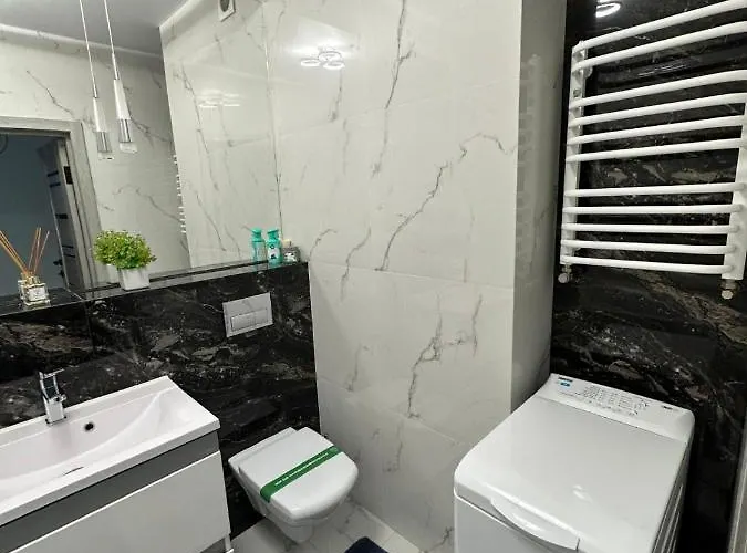 דירה новобудова сам центр вул шевченка 60 оперний 10хв *